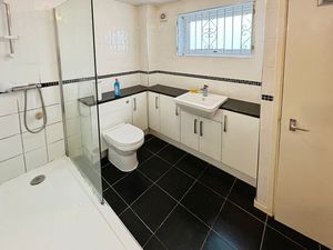 Shower room- click for photo gallery